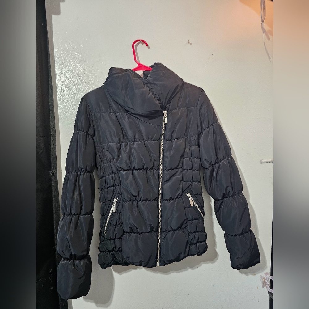 Small Divdedi Puff Coat, Black In Color, No Hood